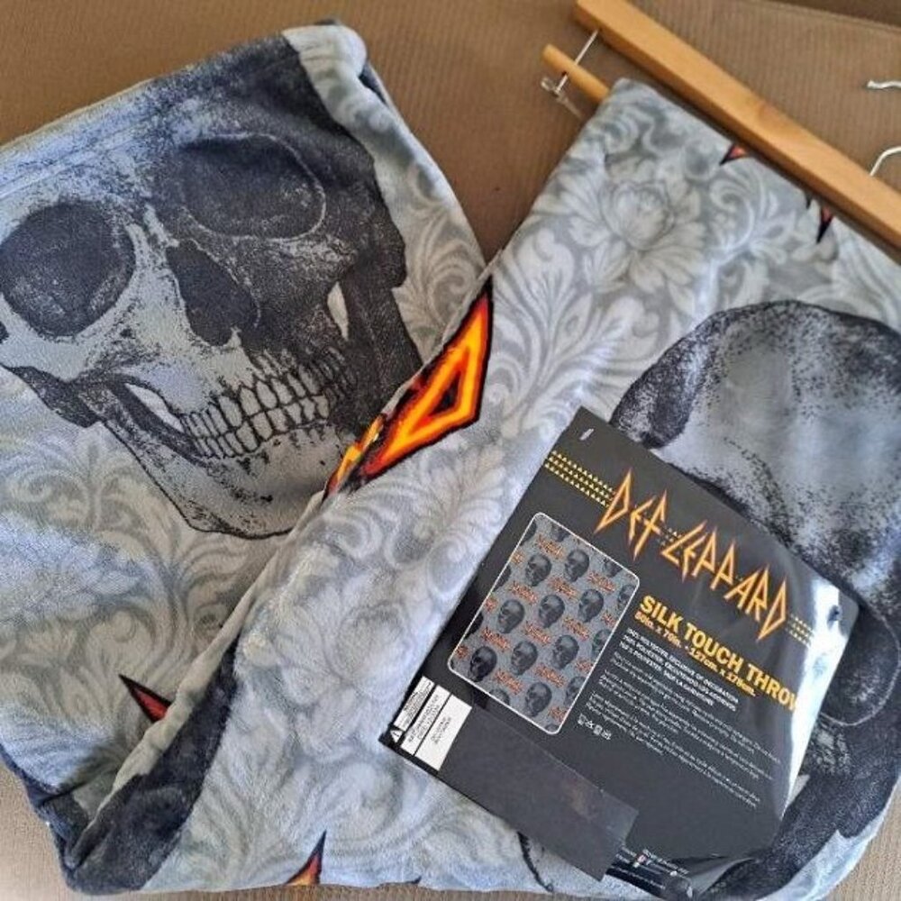 New Licensed Def Leppard Rock Band Plush Throw Blanket Gift Music Skull Damask - Picture 3 of 3